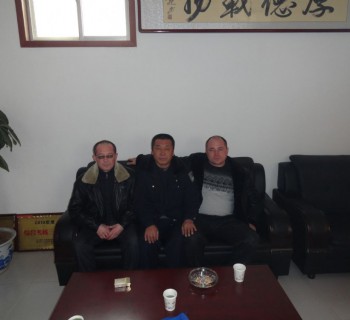 俄羅斯客戶來廠訂購破碎制沙生產(chǎn)線